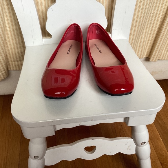 Red faux paten leather ballet flats😍✨ - Picture 1 of 11